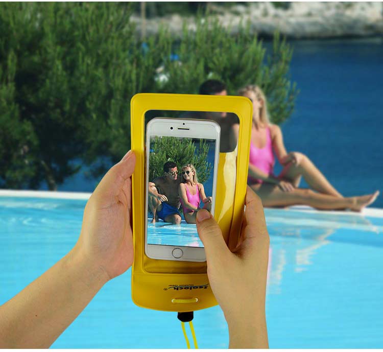 dual-seal IPX8 waterproof phone pouch with rear camera window underwater 